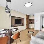 Eurovea Luxus & Comfort דירה *