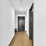 Eurovea Luxus & Comfort דירה *